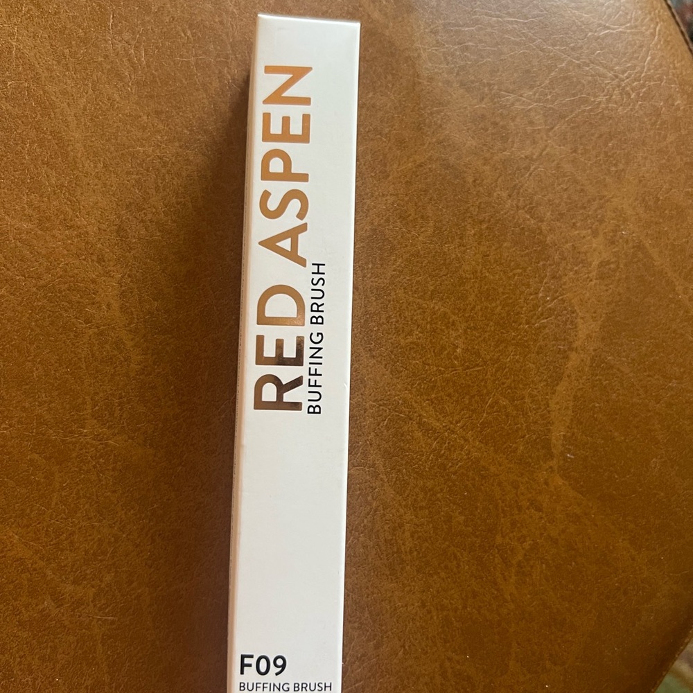 Red Aspen Makeup Brush
Bundle NIB Includes makeup brush roll. - Picture 2 of 8